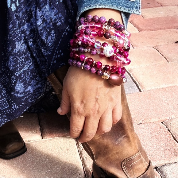 Viva Magenta Tiger’s eye and Bali silver beaded handmade unique bracelet - Picture 7 of 9